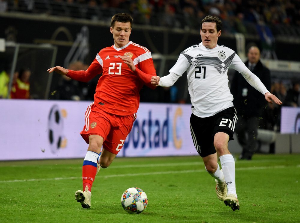 „Der Junge ist keine 18“ – Schalke-Manager kritisiert Rudy scharf